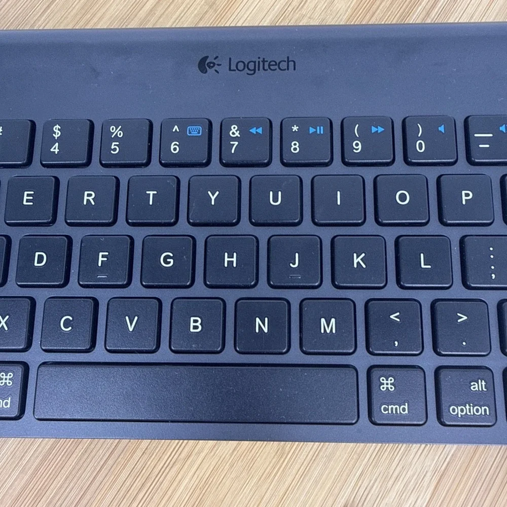 Logitech Y-R0034 Tablet Keyboard for iPad Android Tablets PC  Bluetooth Keyboard